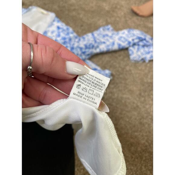 Altar'd State Flowy White & Blue trumpet sleeve V neck floral print SZ M casual - Picture 9 of 14